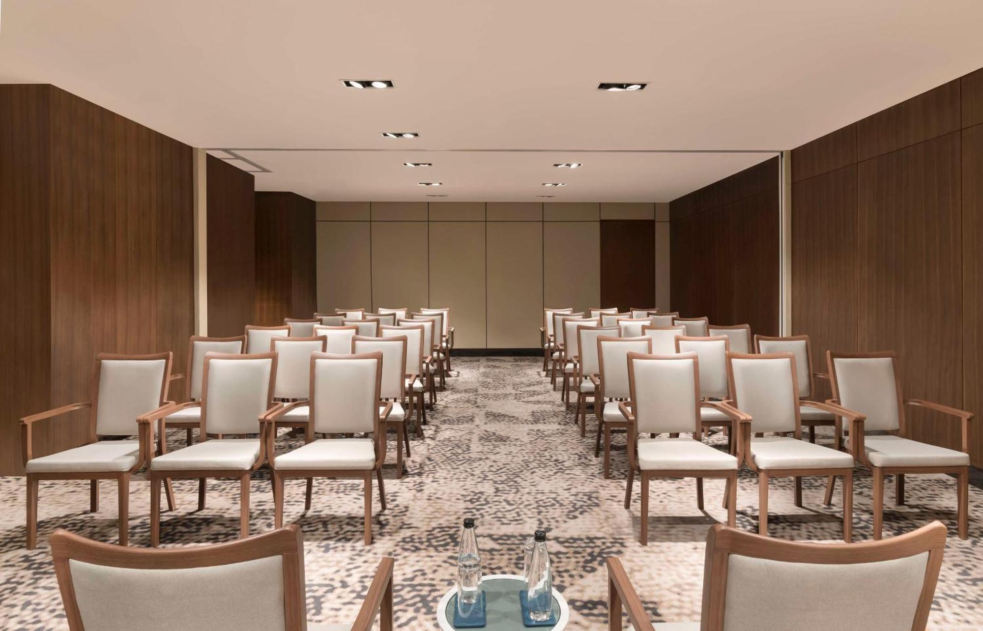 Hilton Bengaluru Embassy Manyata Business Park Hotel Exterior photo