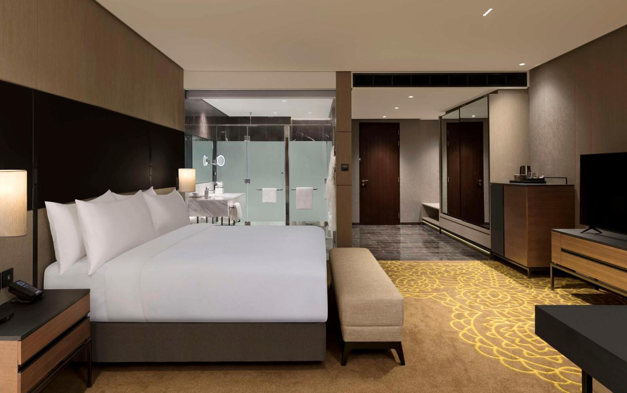 Hilton Bengaluru Embassy Manyata Business Park Hotel Exterior photo